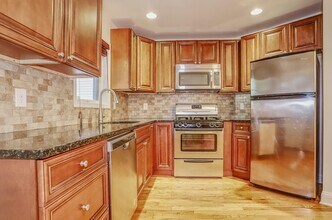 136 Essex St in Jersey City, NJ - Building Photo - Building Photo
