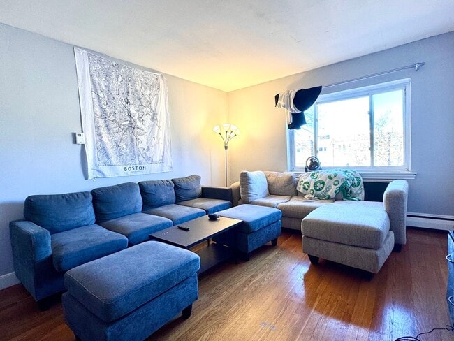 2012 Commonwealth Ave in Boston, MA - Building Photo - Building Photo