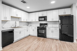 Hillcrest Green II in Oklahoma City, OK - Building Photo - Interior Photo