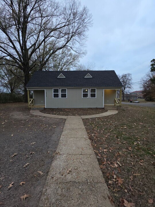 1315-1317 N Boston Pl in Russellville, AR - Foto de edificio