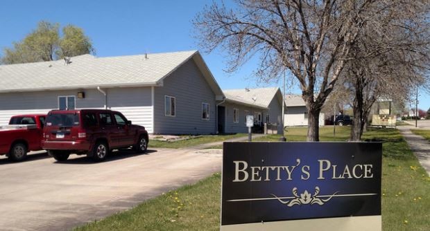 Betty's Place in Pierre, SD - Foto de edificio