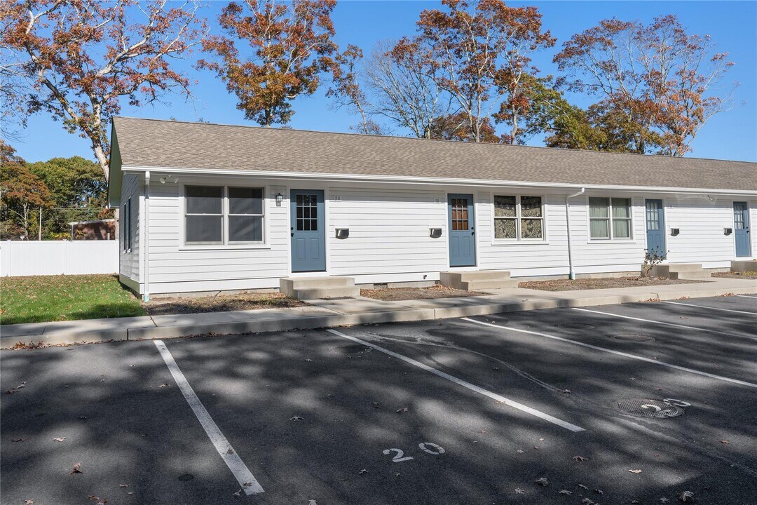 20 Mortimer St in Westhampton Beach, NY - Building Photo