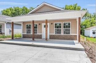 825 Main St in Wellsville, KS - Building Photo