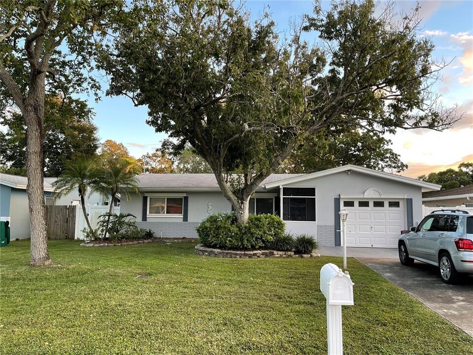 2227 Rose Ln in Clearwater, FL - Building Photo