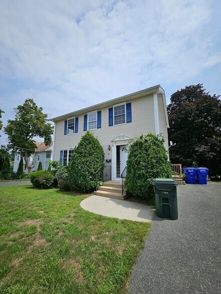 61 Lawe St in Springfield, MA - Building Photo