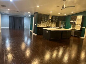 811 E Oakey Blvd in Las Vegas, NV - Building Photo - Building Photo