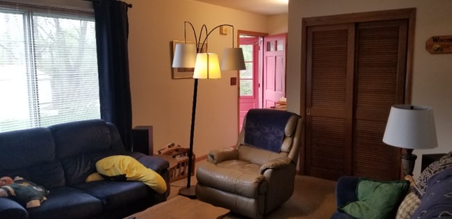 929 N 123rd St in Wauwatosa, WI - Building Photo - Building Photo