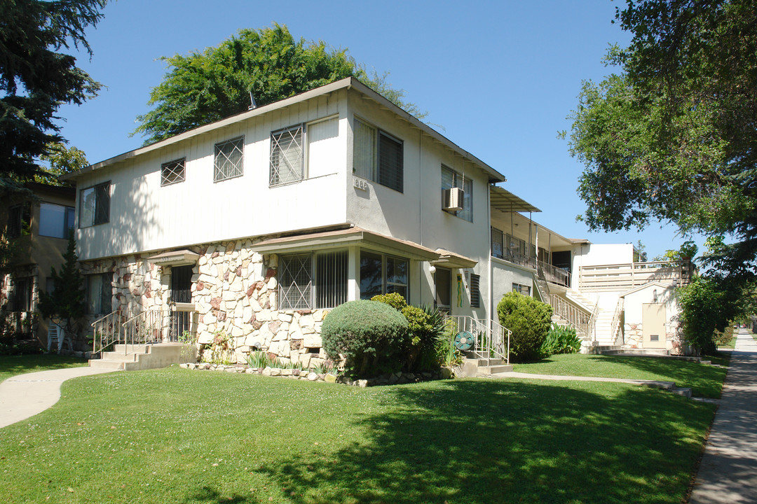 665 W Doran St in Glendale, CA - Foto de edificio