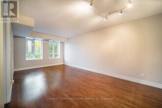 900 Mt Pleasant Rd in Toronto, ON - Building Photo - Building Photo