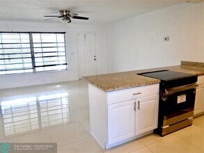 111 NW 31st Ct in Pompano Beach, FL - Building Photo - Building Photo