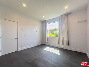 948 Benton Wy in Los Angeles, CA - Building Photo - Building Photo