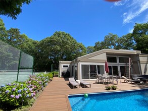 14 Woodland Ln in Quogue, NY - Building Photo - Building Photo