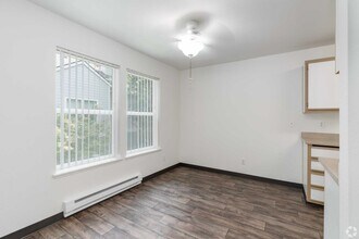 Hampton Park Apartments in Tigard, OR - Building Photo - Building Photo