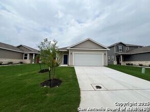 2112 Darst Dr in Seguin, TX - Building Photo - Building Photo