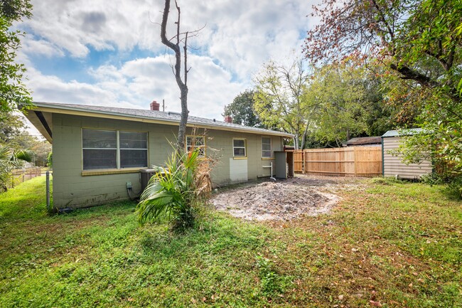 1029 W 25th St in Jacksonville, FL - Foto de edificio - Building Photo