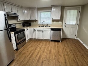 2903 S Greenwood Dr in Johnson City, TN - Building Photo - Building Photo