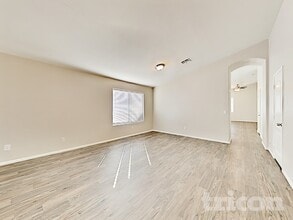 8126 S Jenna Ln, Unit 432 in Phoenix, AZ - Building Photo - Building Photo