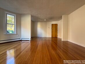 316 Tappan St, Unit 1B in Brookline, MA - Building Photo - Building Photo