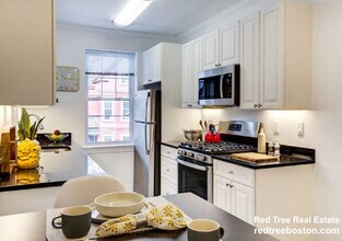 34 Harris St, Unit 5 in Brookline, MA - Building Photo - Building Photo