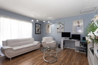 1248 SE Ladner St in Port St. Lucie, FL - Building Photo - Building Photo