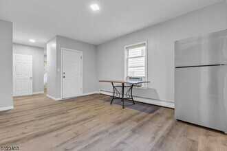 93 Front St-Unit -3 in Paterson, NJ - Building Photo - Building Photo
