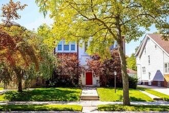 1063 Beaconsfield Ave, Unit 4 in Grosse Pointe Park, MI - Building Photo - Building Photo