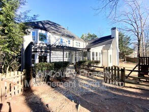 565 Wayt Rd in Roswell, GA - Building Photo - Building Photo