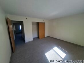 148 N Beacon St, Unit B1 in Boston, MA - Building Photo - Building Photo