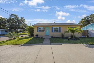 702 Gray St S in Gulfport, FL - Building Photo - Building Photo