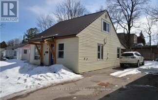 16 Albany Ave in Orillia, ON - Building Photo