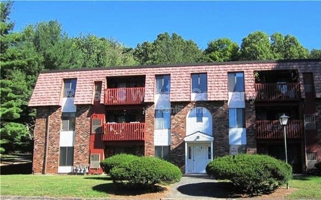 property at 95 Woodsedge Dr