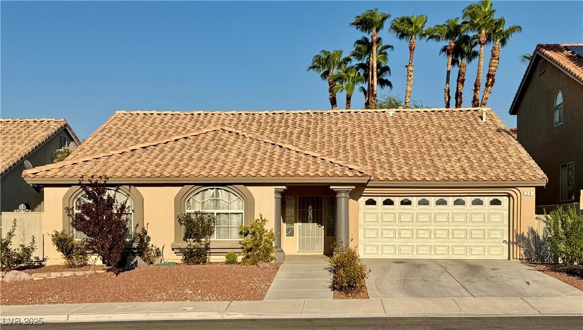 24 Myrtle Beach Dr in Henderson, NV - Building Photo