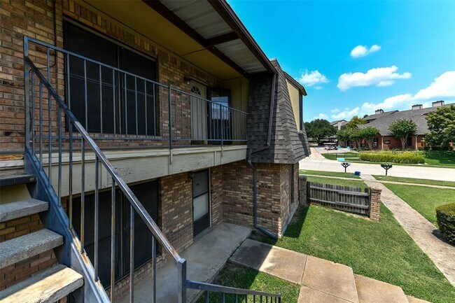 9519 Westpark Dr in Benbrook, TX - Building Photo - Building Photo