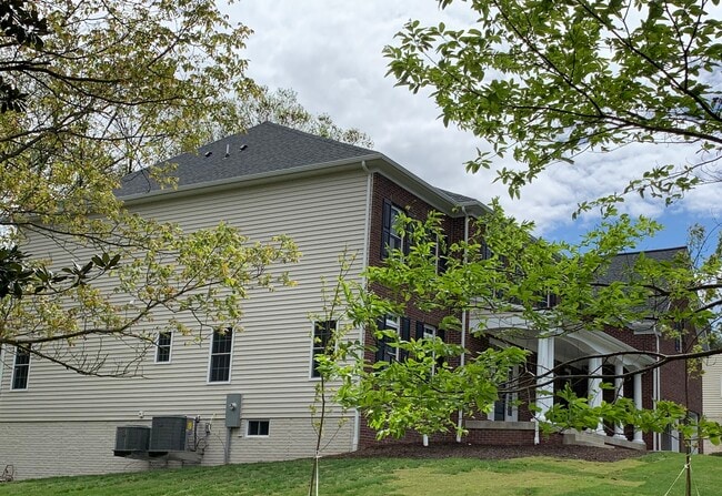 1219 Forestville Dr