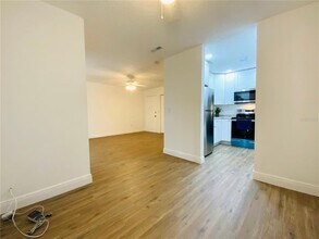 305 Wellington Ct in Tampa, FL - Building Photo - Building Photo