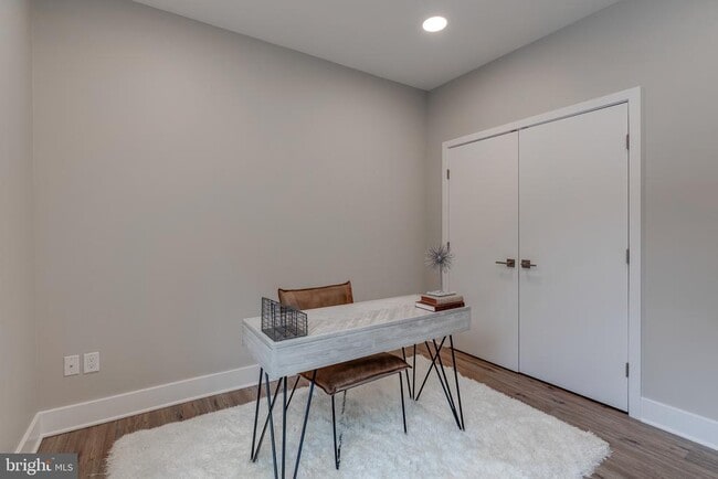 property at 1952 Bryn Mawr Ave