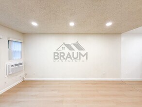 4636 Laurel Canyon Blvd in Los Angeles, CA - Foto de edificio - Building Photo