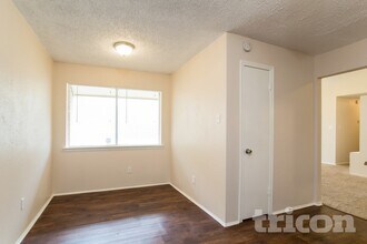 6329 Porterway Dr, Unit 1 in Houston, TX - Building Photo - Building Photo