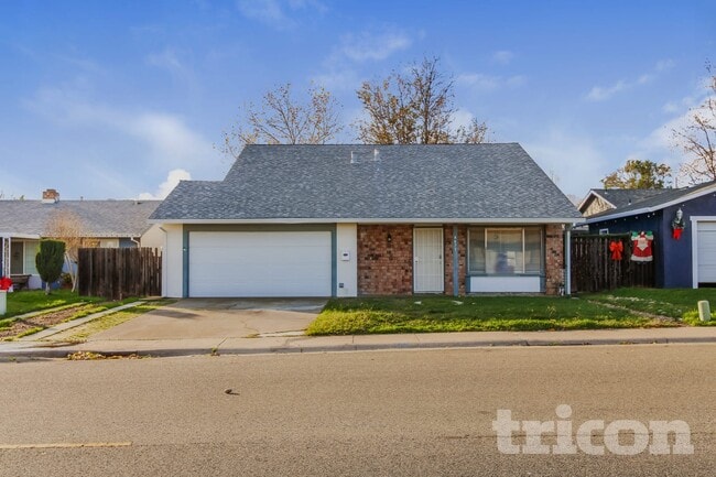 4673 Tallyho Dr, Unit 2 in Sacramento, CA - Building Photo - Building Photo