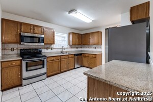 5007 Crestwood Hill Dr in San Antonio, TX - Building Photo - Building Photo