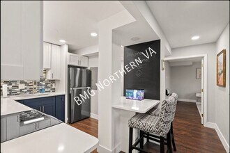 3245 Rio Dr in Falls Church, VA - Foto de edificio - Building Photo