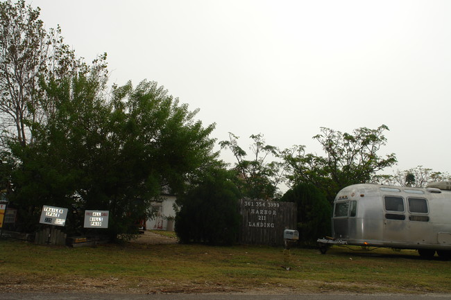 211 Arch St in Aransas Pass, TX - Building Photo - Building Photo