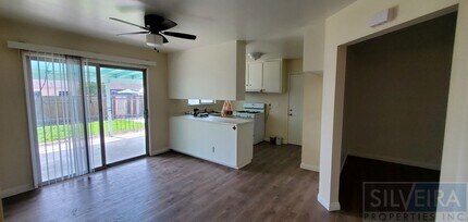 1138 E Donovan Rd in Santa Maria, CA - Building Photo - Building Photo