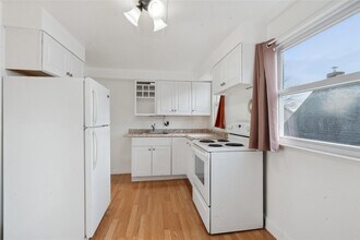 316 New Hyde Park Rd in Franklin Square, NY - Foto de edificio - Building Photo