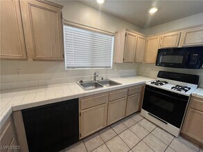5409 Overland Express St in Las Vegas, NV - Building Photo - Building Photo
