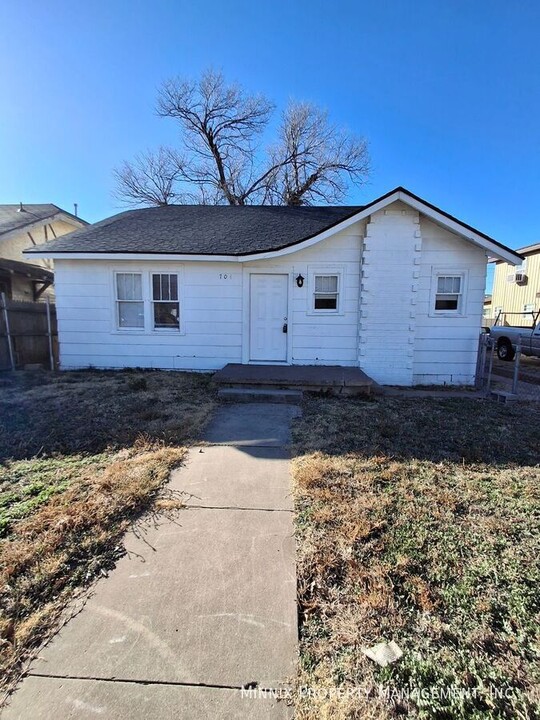 704 S Forest St in Amarillo, TX - Building Photo