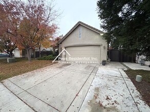 3648 Poppy Hill Way in Sacramento, CA - Building Photo - Building Photo