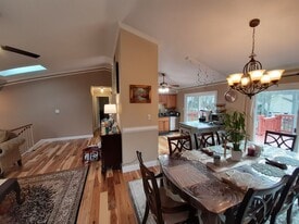 8 Stout Run Ct in Catonsville, MD - Building Photo