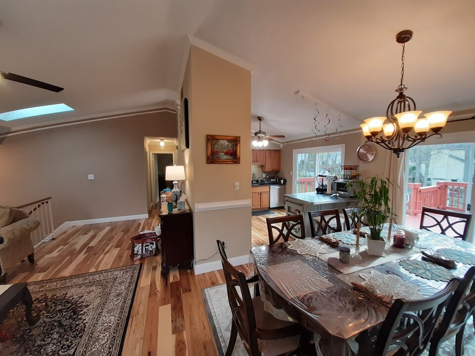 8 Stout Run Ct in Catonsville, MD - Building Photo