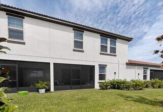 17334 Holly Wl Ave in Wimauma, FL - Building Photo - Building Photo